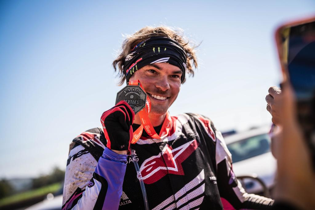 Bruno Crivilin confirmou a vitória entre as motos - Foto: Rapha Rodrigues/Fotop