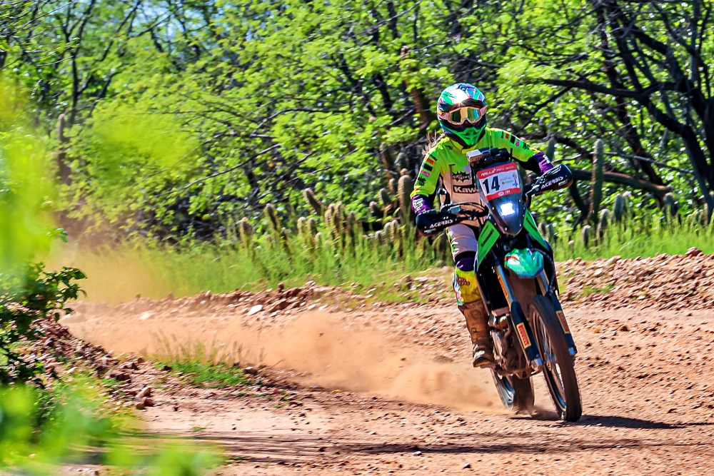 Moara Sacilotti, campeã da Categoria Moto Brasil - Foto: Marcos Leite/DFotos