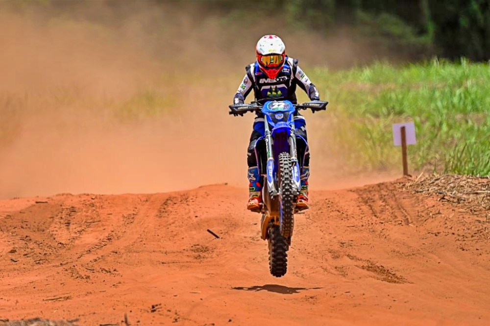 Guilherme Bissoto foi o campeão do Rally Terra Verde nas motos e conquistou o Campeonato Brasileiro 2026 - Foto: Nelson Santos Jr/PhotoAction